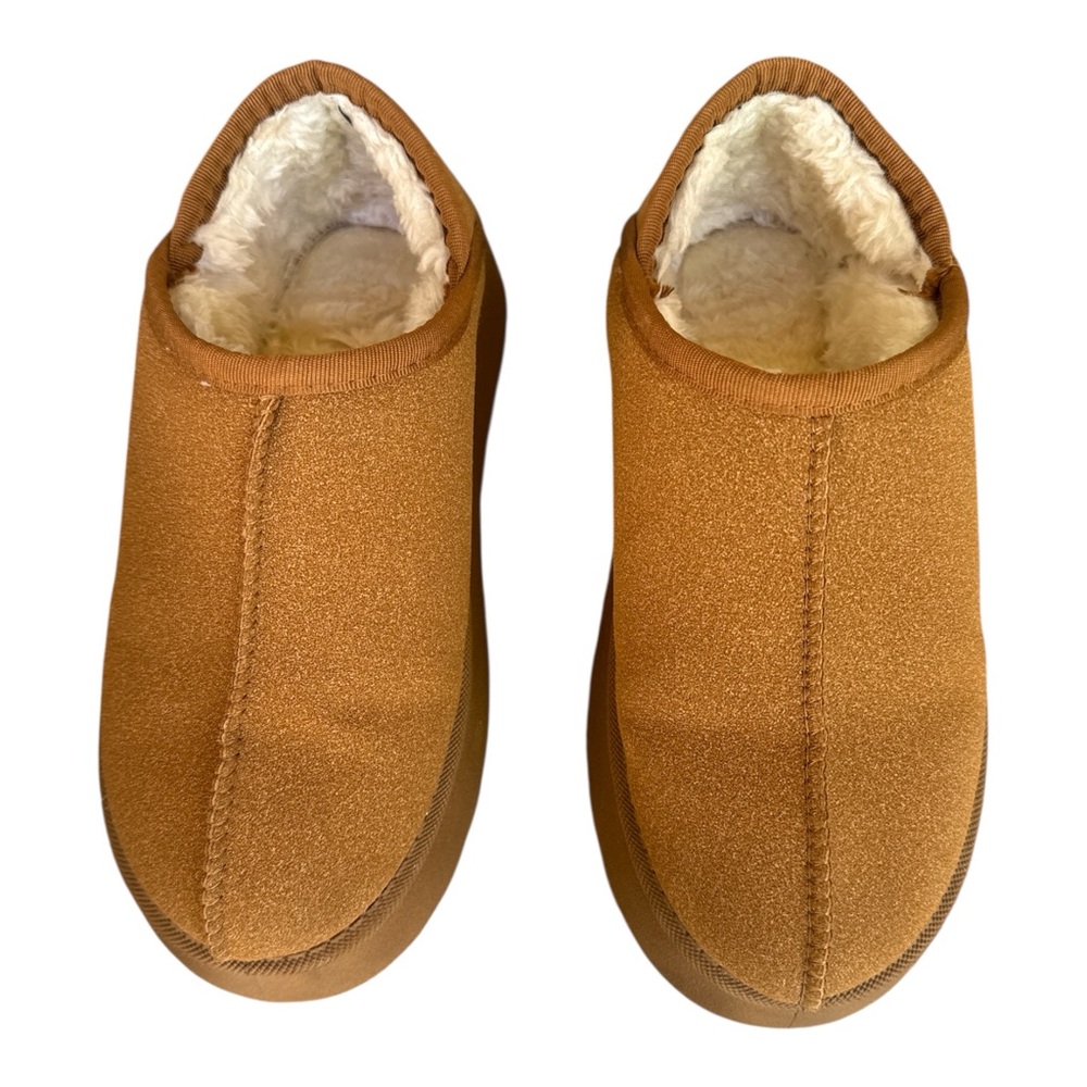 Cozy Tan Slippers Women’s Sz. 38 Rubber Sole Fax Warm Fur House Shoes Unbranded - Picture 2 of 6